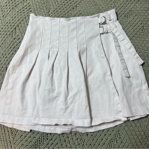 White pleated mini skirt w/ straps on side. Great condition size L (fits like M)